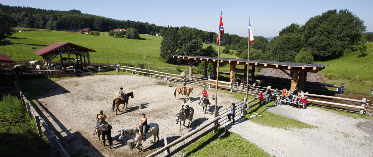 Reitplatz Reiterhof Habereder Vogelperspektive